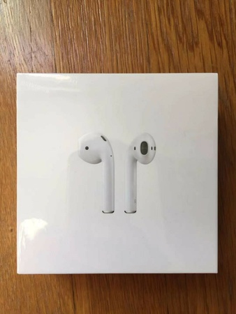 Brand New Apple AirPods 2nd Generation Wireless Earbuds & wired Charging Case