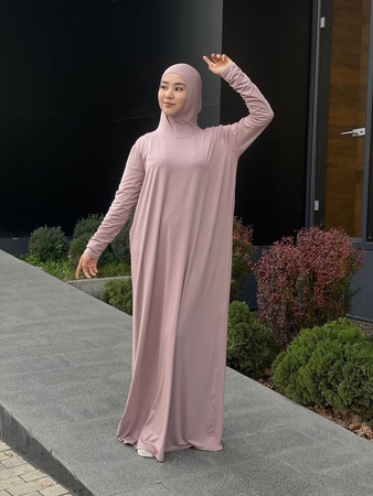 Базовое вискозное платье с пришитой балаклавой