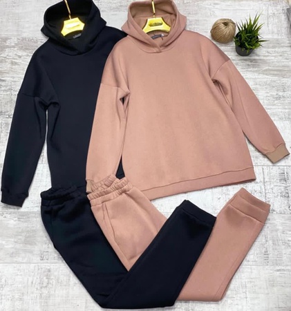 Zweiteiliger Trainingsanzug