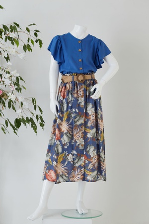 Блузка с низким рукавом на пуговицах / Длинная юбка на пуговицах