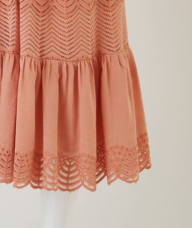 Кружевное платье без рукавов