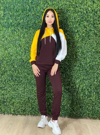 Спортивная женская одежда