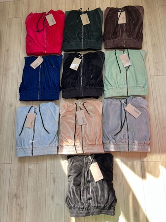 两个在城堡上的顶部