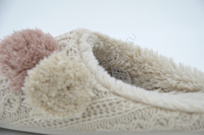 Тапочки с плюшевыми помпонами L-308