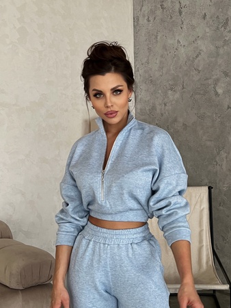 Голубой костюм из теплого Джерси