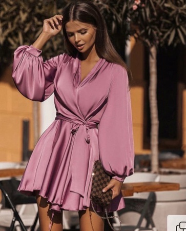 丝绸制成的晚礼服，尺寸从 40 到 70 种，20 种颜色，任何长度