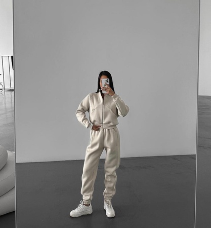 Женский спортивный костюм