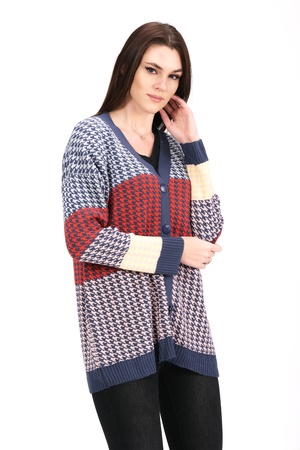 Красочный вязаный кардиган с узором "лом"