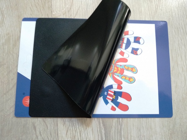 Антискользящий коврик на автопанель