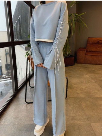 Спортивный костюм со шнуровкой