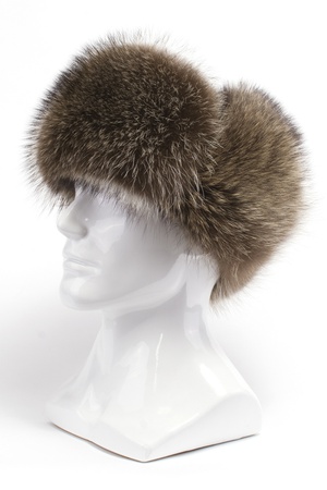 Ушанка из кожи с енотом 170383