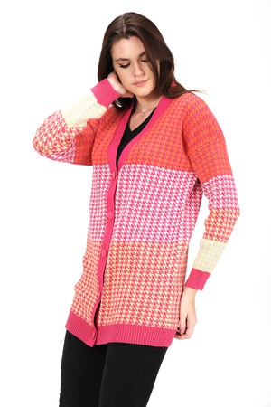 Красочный вязаный кардиган с узором "лом"
