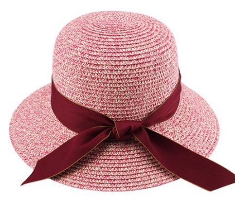 Женская шляпа с короткими полями