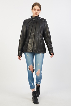 Женская кожаная куртка из замши с деталями