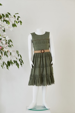 Кружевное платье без рукавов