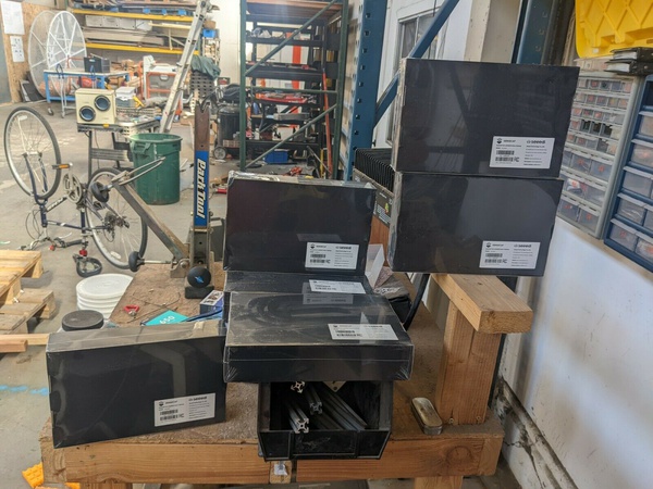 SenseCAP M1 HNT Indoor Helium Miner Hotspot - US915 w 8db antenna UNOPENED