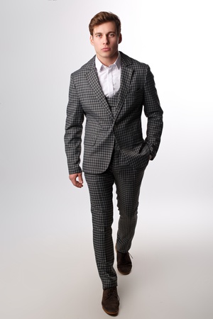 Костюм мужской тройка