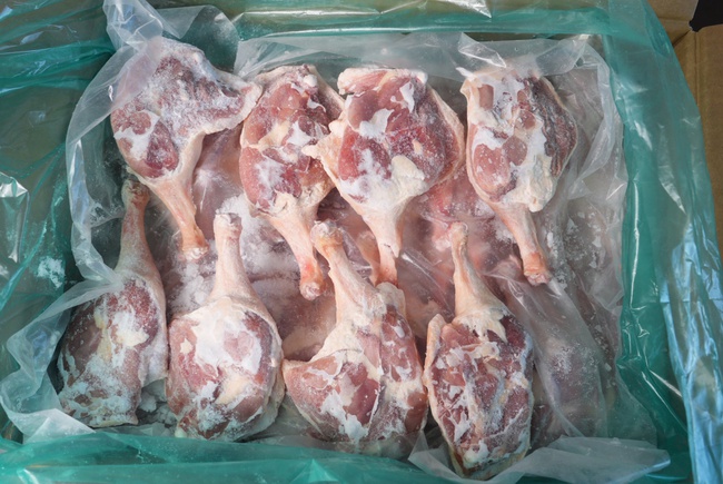 Целая курица и разделанная продукция, возможна изготовление упаковки по вашему запросу.