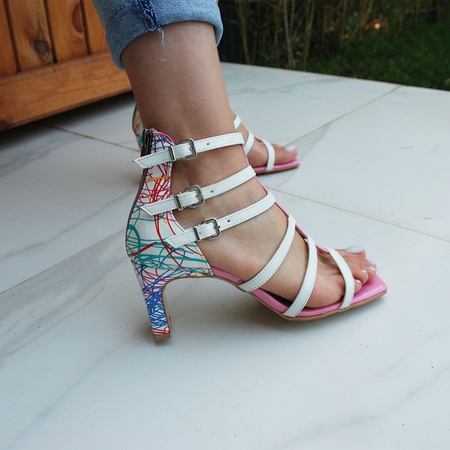 Радужные туфли на каблуке