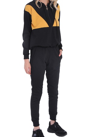 Спортивный костюм в полоску с воротником и молнией