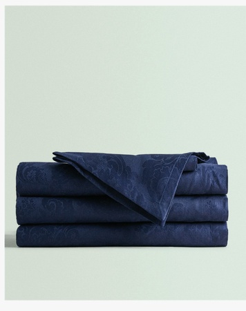 Комплекты постельного белья, полотенца, скатерти