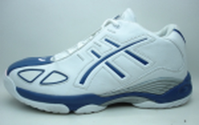 Basketball shoes