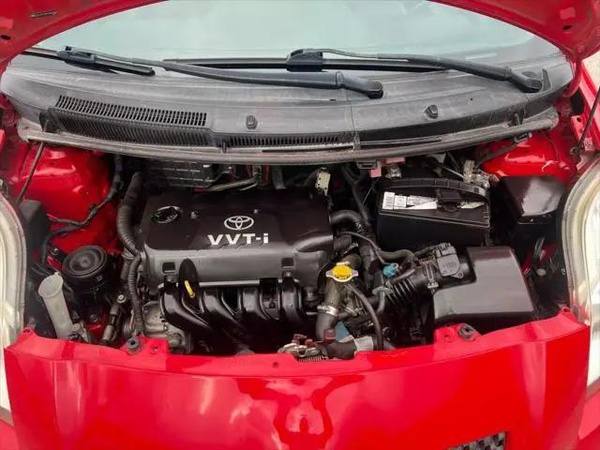 2007 Toyota Vitz Red color