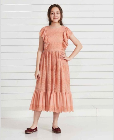 Кружевное платье без рукавов