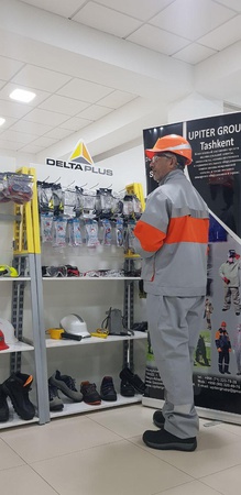 Antistatik kumaştan yapılmış iş elbisesi