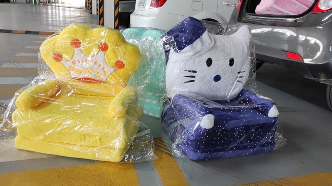 Кресло трансформер для детей до 7лет. Состав:  Мягкая, плюшевая ткань, поролон 98%, синтепон 2%. Обращайтесь : aziza.muminova@list.ru