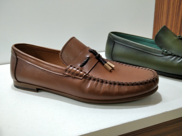 Men's shoes made of genuine leather