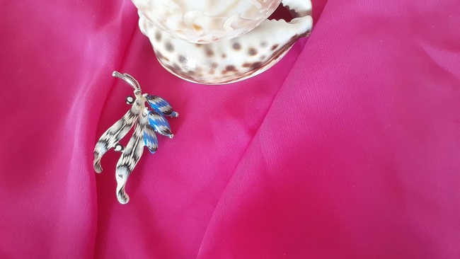 Брошь синяя