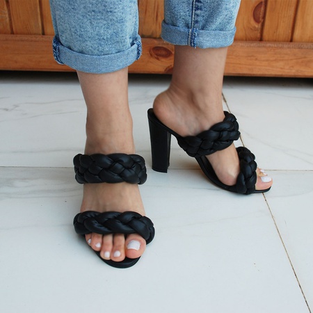 Knitting Model High Heel Shoes - 2 lanes