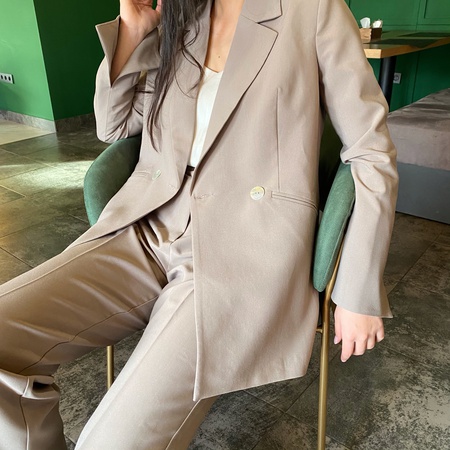 Костюм с жакетом прямого кроя