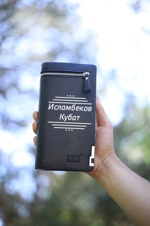 Новогодние свитшоты и худи; часы, кошельки, клатчи