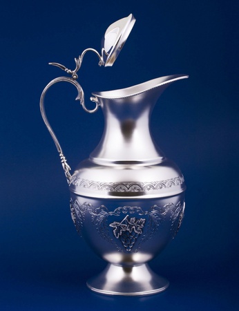 Серебряный кувшин "Виноградная лоза"