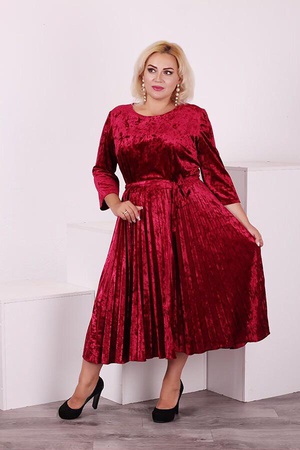 Нарядное платье из велюра