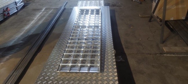 1600 kg/çift ağırlığa kadar motorlu geçitler