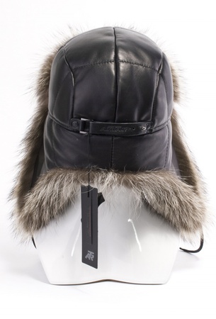 Ушанка из кожи с енотом 170383