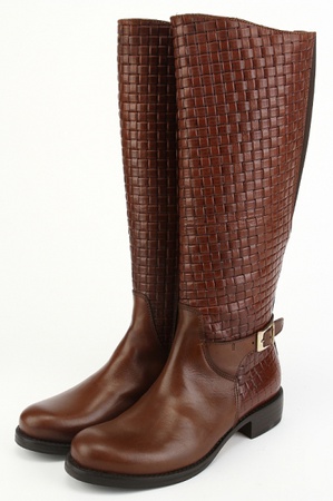 Коричневые сапоги с плетёным голенищем s029