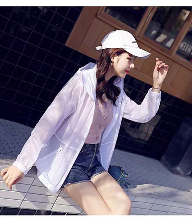 Лёгкая женская ветровка