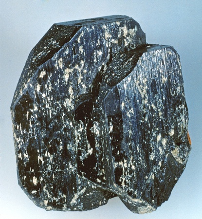 Колтан/колумбит-танталитовая руда (Fe++Ta2O6)