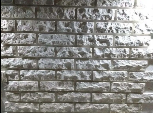 Гипсовый декоративный кирпич “Мрамор (Колотый)”.