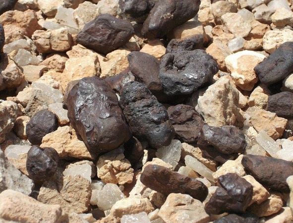 Колтан/колумбит-танталитовая руда (Fe++Ta2O6)