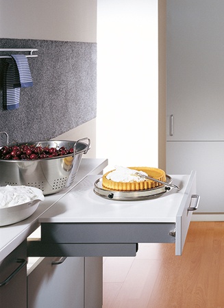 Sliding cutting board