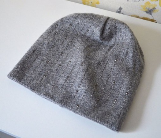 Yapay elmaslı kadın bere şapka