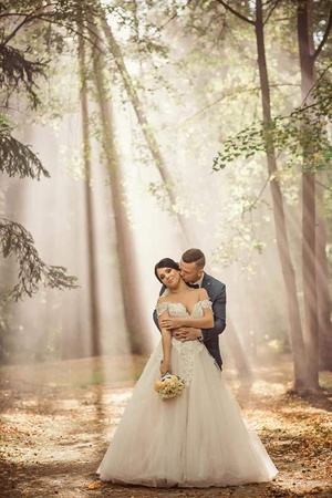 Вечерние и свадебные платья большой выбор. Платья дополнительно по низким ценам с манекенов, выставок и показов