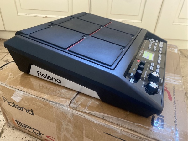 Пэд для сэмплирования Roland SPD-SX В коробке с инструкцией + блок питания + компакт-диск + палочки
