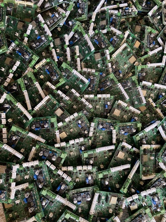 تصميم الدوائر الإلكترونية تصميم لوحة ثنائي الفينيل متعدد الكلور إنتاج الدوائر المطبوعة تصميم دوائر النظام المضمنة مع ESP32