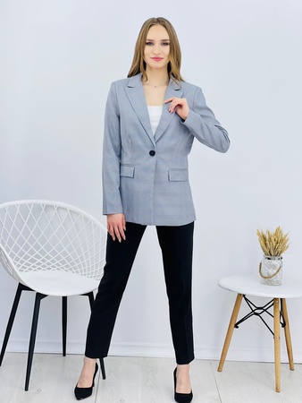 Bir kafeste stokta bulunan ceketler, mükemmel kalite